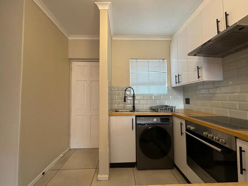 To Let 2 Bedroom Property for Rent in Oakglen Western Cape